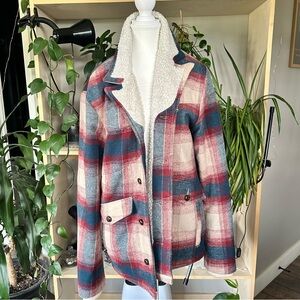 Men’s medium Volcom shacket.